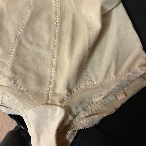 Vintage LOT Body shaping Girdle brief - Picture 9 of 11